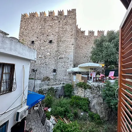 Mustafa Tokalac Castle House 招待所 马尔马里斯